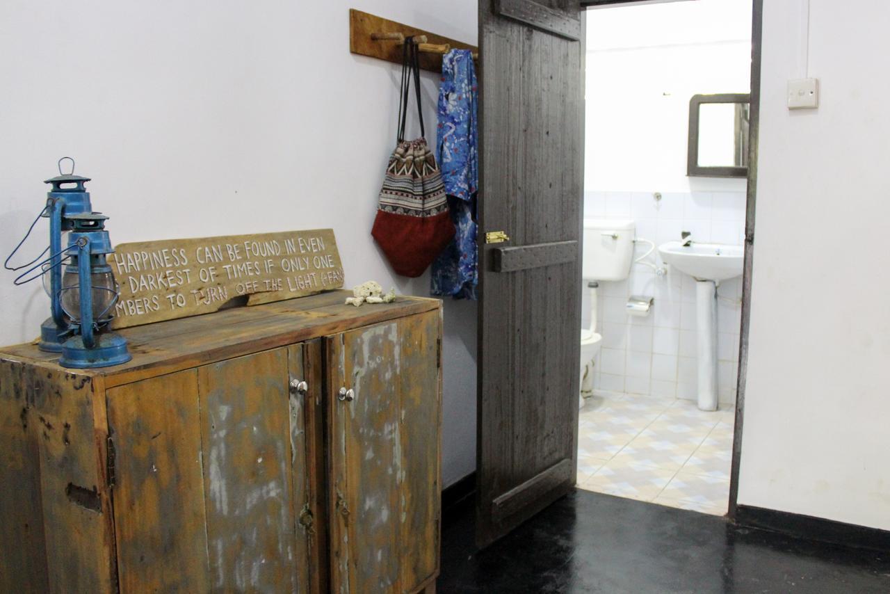 The West Coast House Hostel Ahangama Buitenkant foto