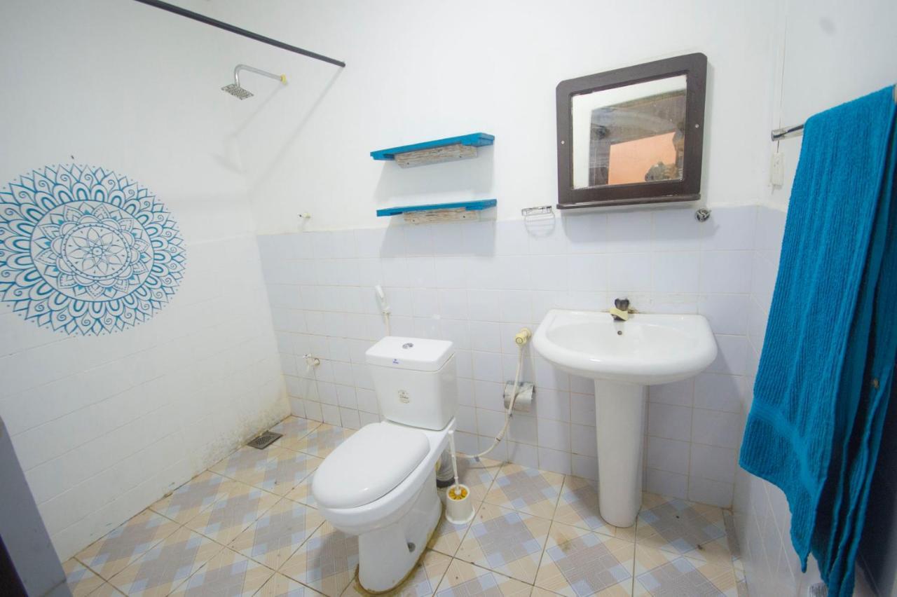 The West Coast House Hostel Ahangama Buitenkant foto